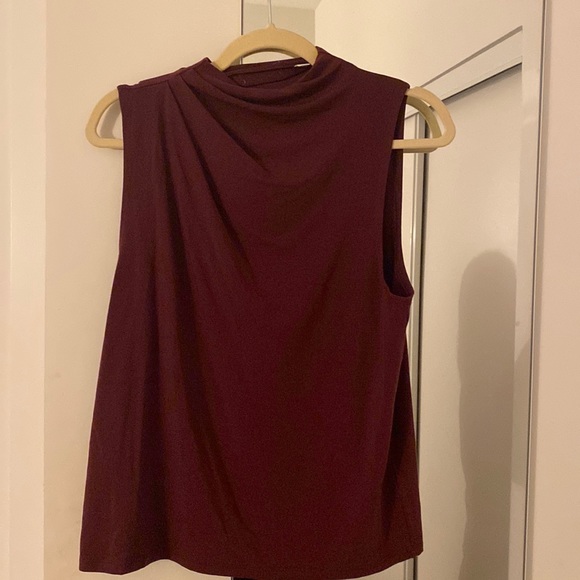 Babaton Tops - NWT Babaton boardroom room top